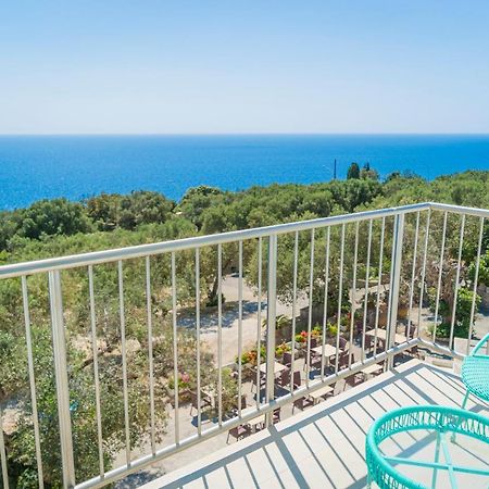 Hotel Orsa Maggiore Castro  Bagian luar foto
