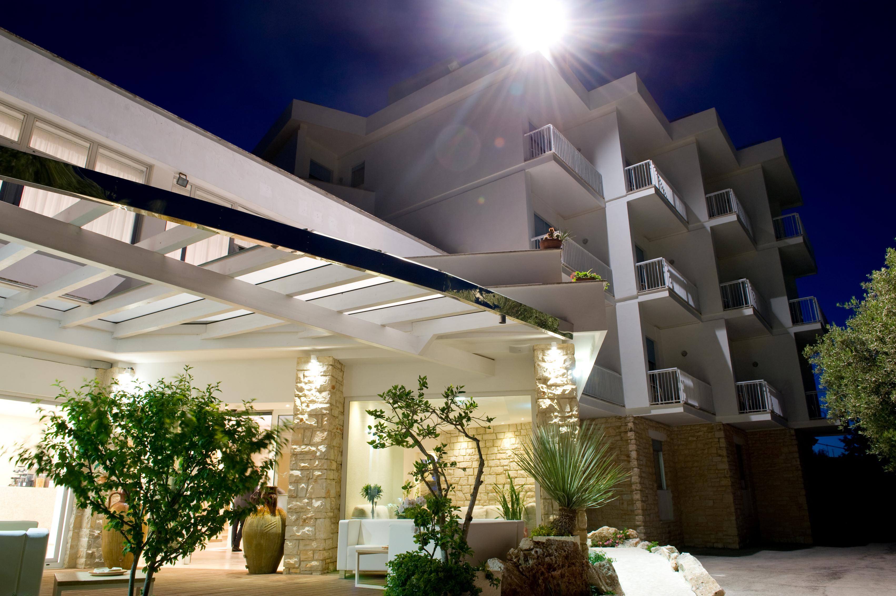 Hotel Orsa Maggiore Castro  Bagian luar foto