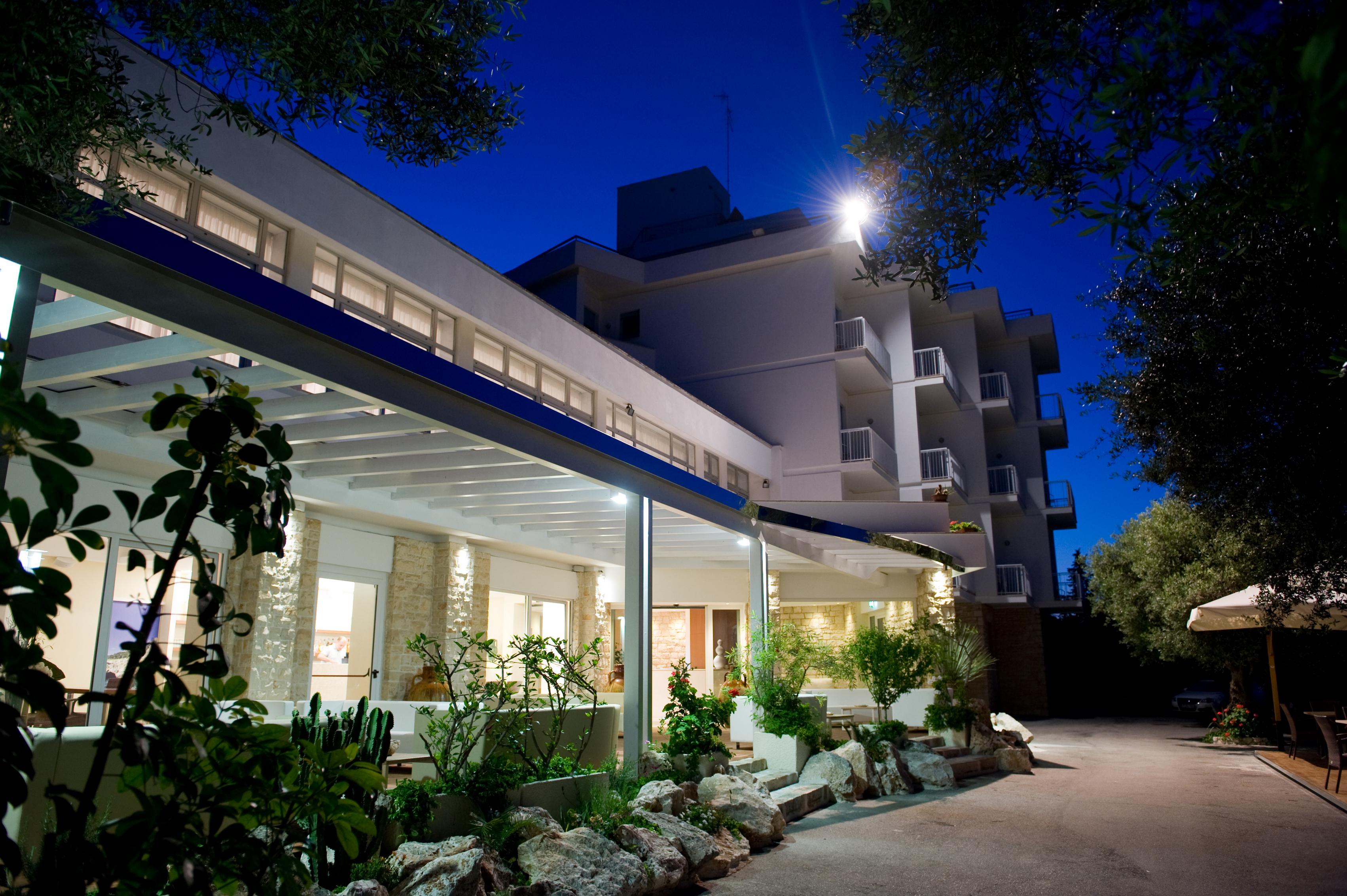 Hotel Orsa Maggiore Castro  Bagian luar foto