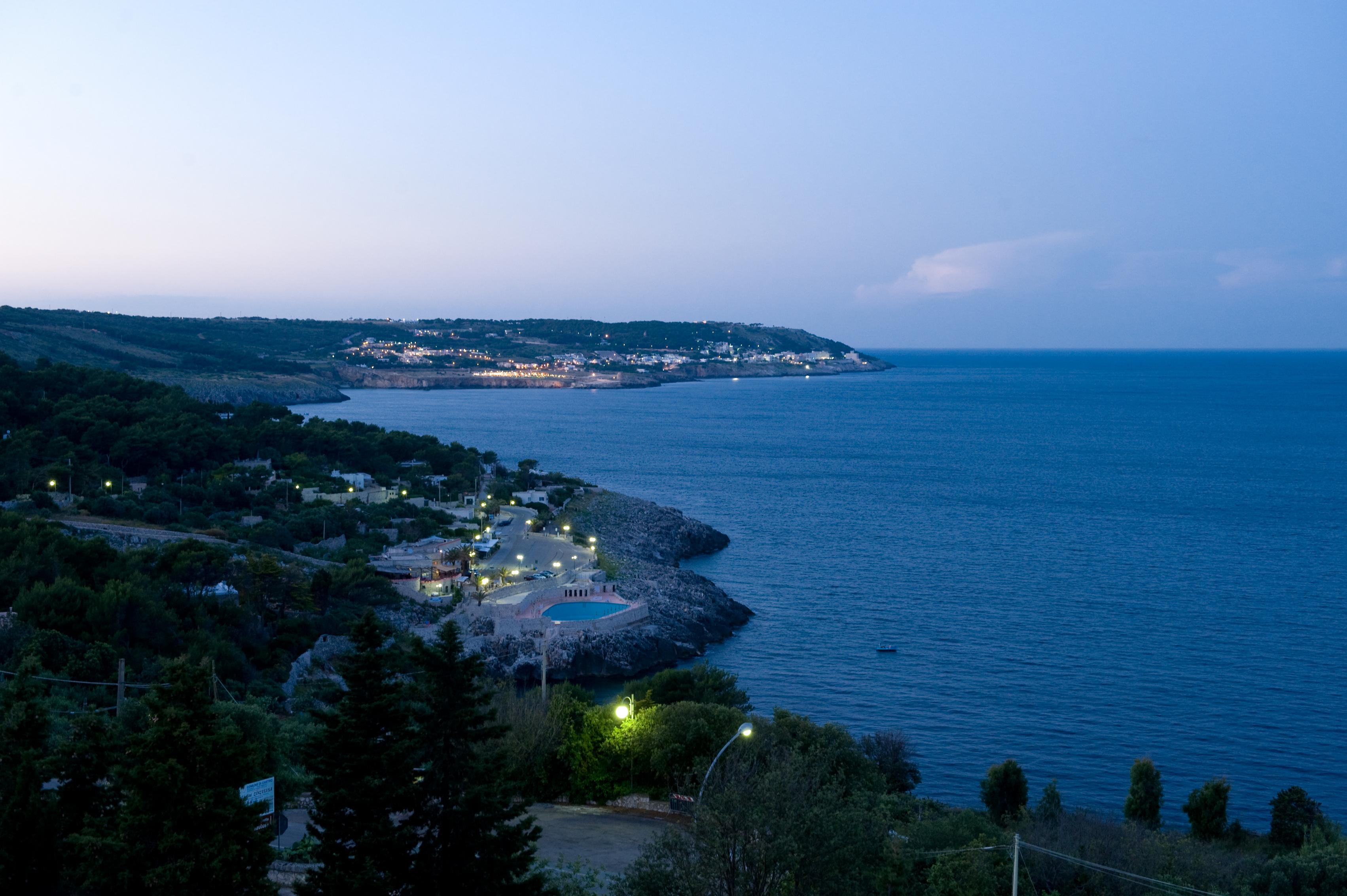 Hotel Orsa Maggiore Castro  Bagian luar foto