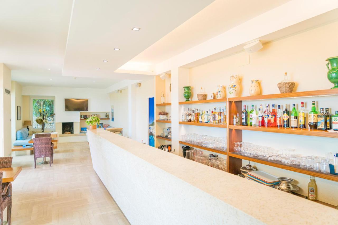 Hotel Orsa Maggiore Castro  Bagian luar foto