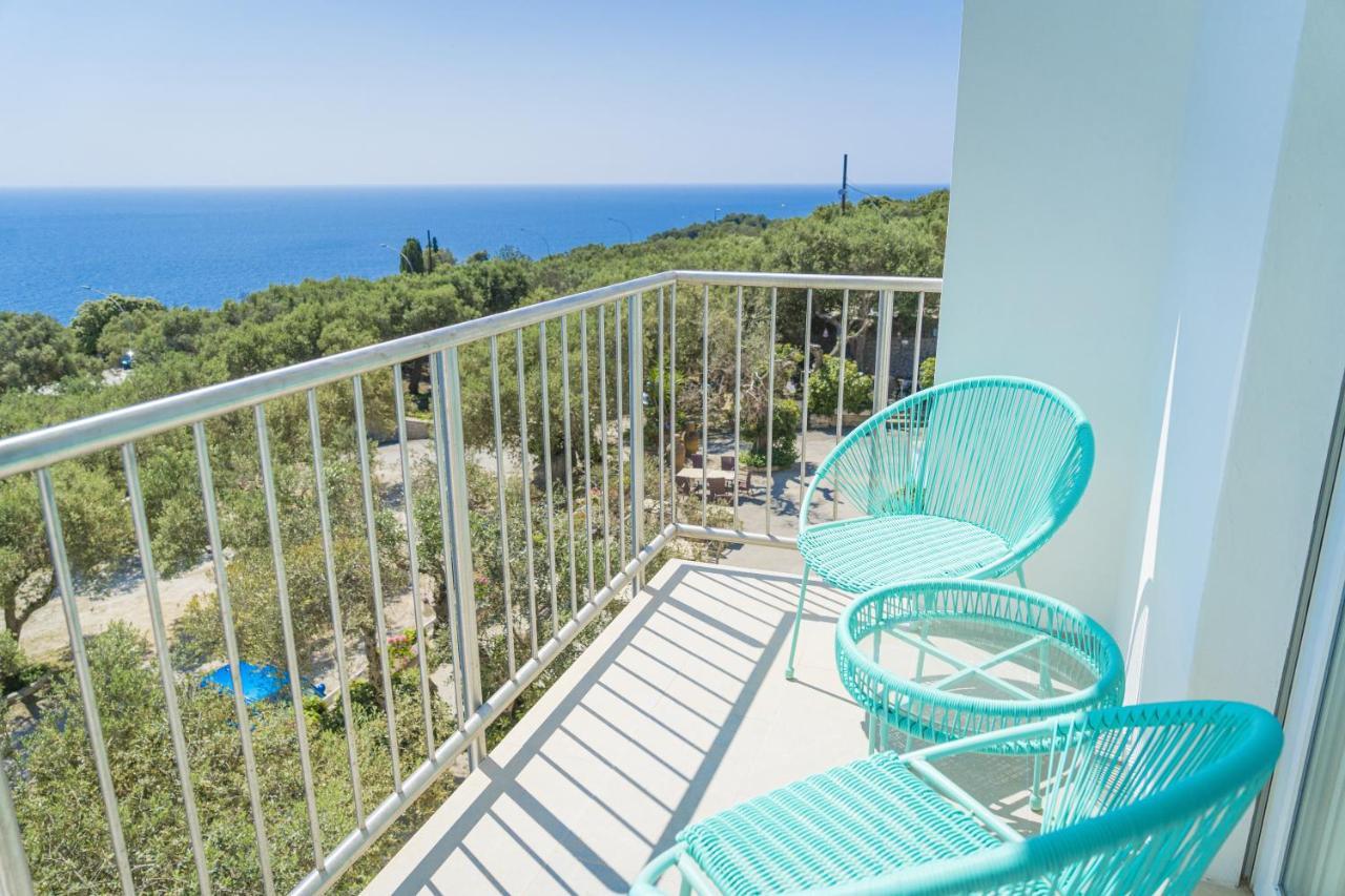 Hotel Orsa Maggiore Castro  Bagian luar foto