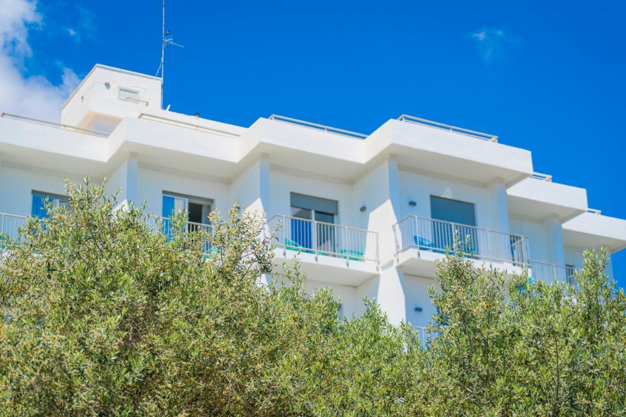 Hotel Orsa Maggiore Castro  Bagian luar foto